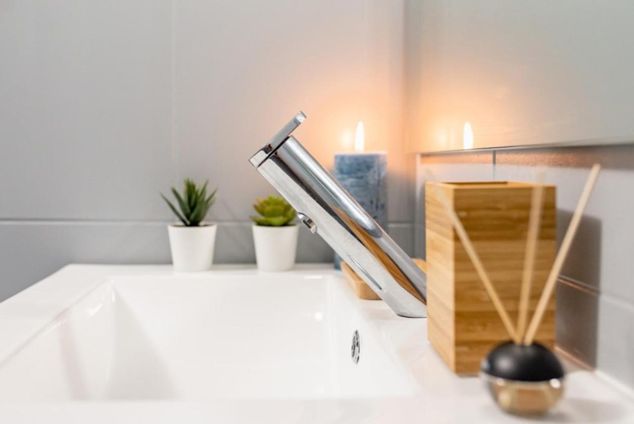 Color & Cosy Dardilly Apartment Ngoại thất bức ảnh